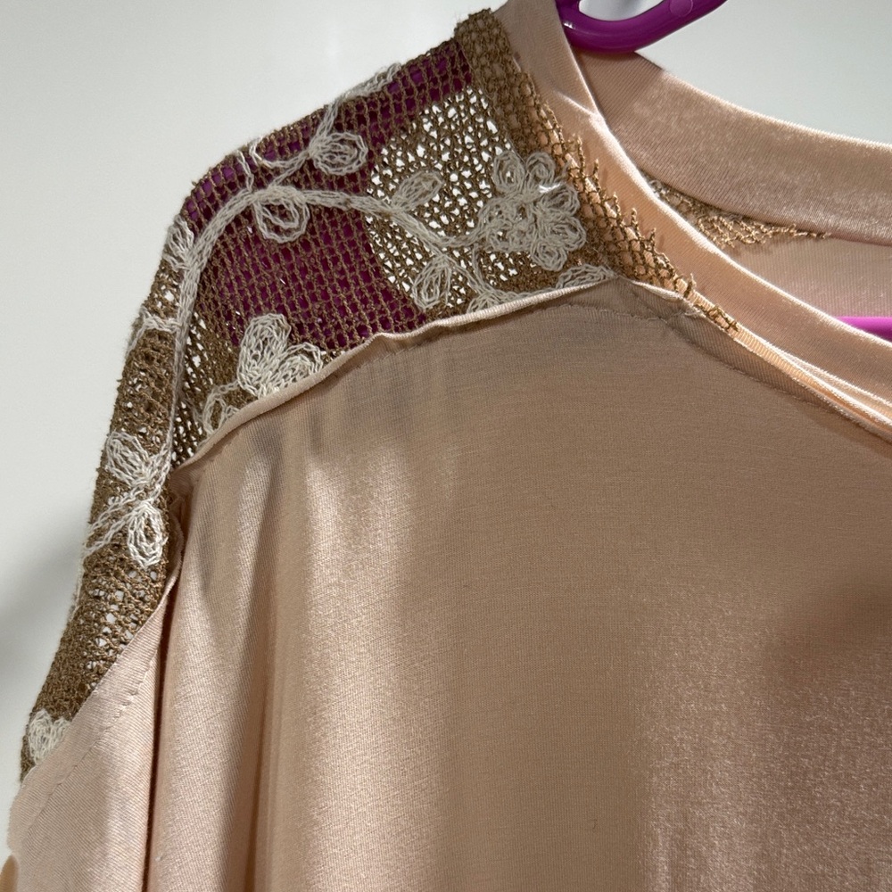 POL Tan Lace Accent Short Sleeve Top - Picture 5 of 6